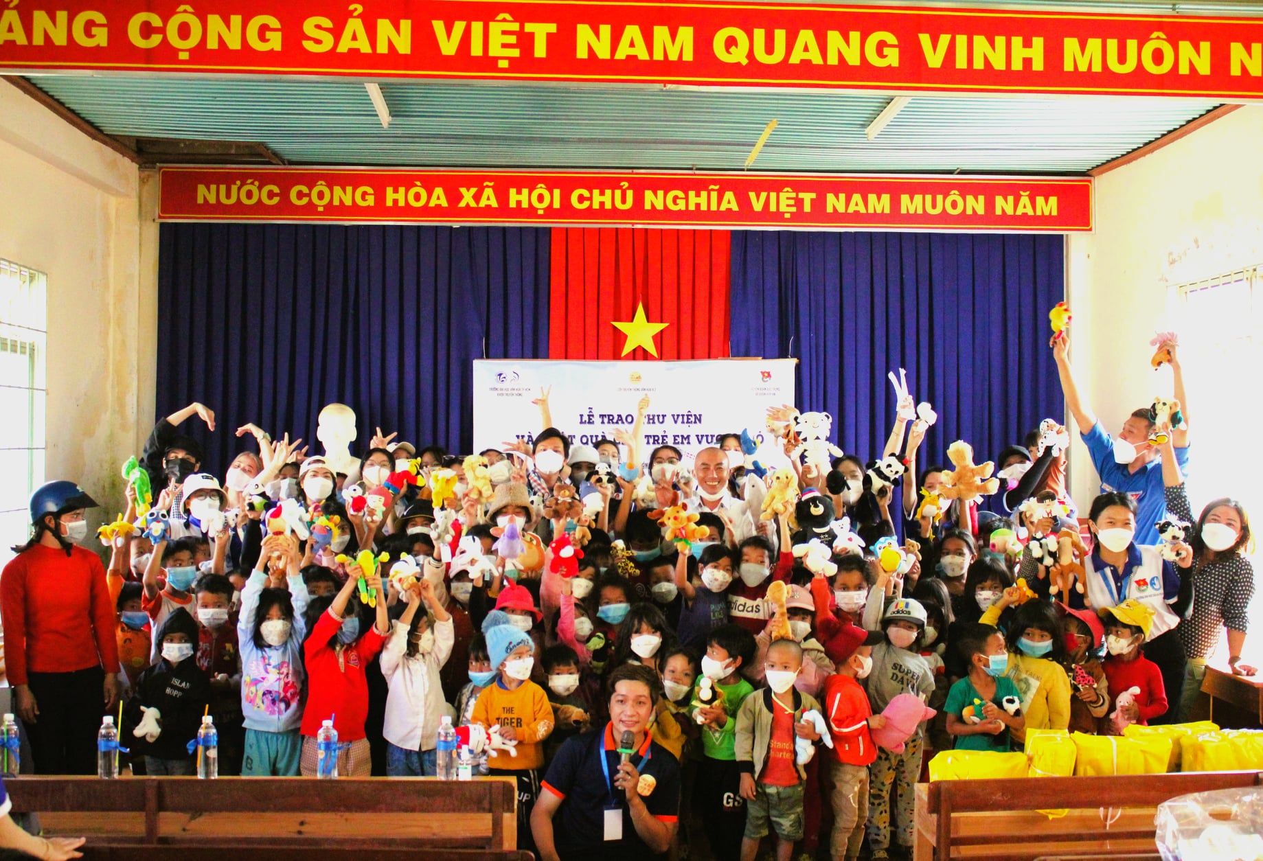 "Sắc màu Darahoa" - Khởi nguồn yêu thương cùng Khoa Truyền thông