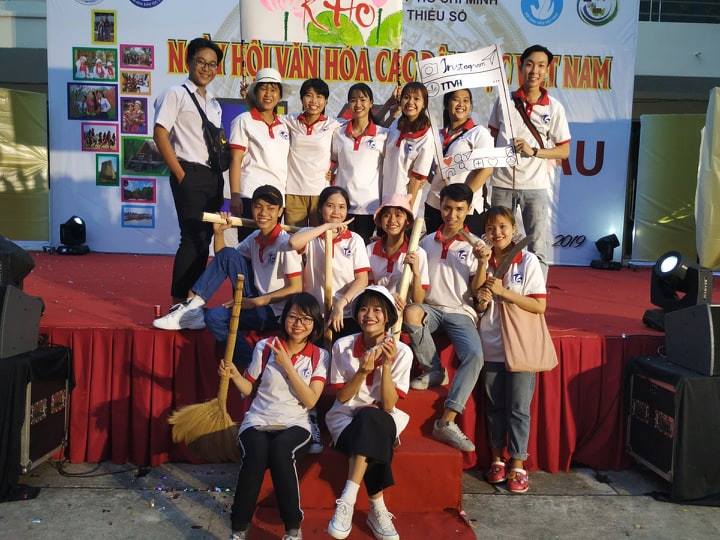 SINH VIÊN TRUYỀN THÔNG TẠI NGÀY HỘI 54 SẮC MÀU