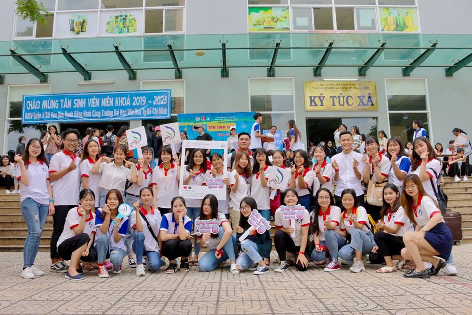 CHÚNG TÔI LÀ TÂN SINH VIÊN KHOA TRUYỀN THÔNG
