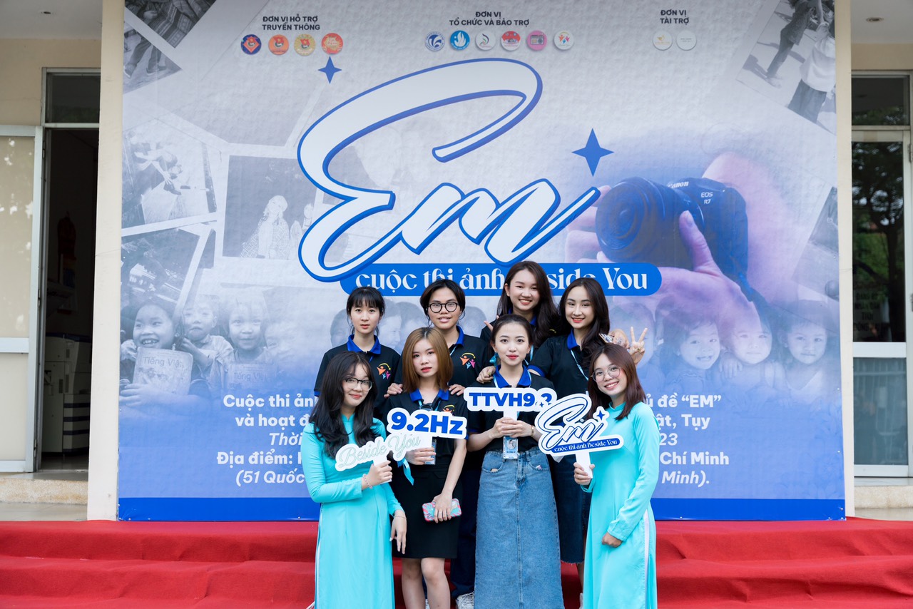 Triển lãm nghệ thuật và trao giải cuộc thi ảnh về Trẻ em "Beside You"
