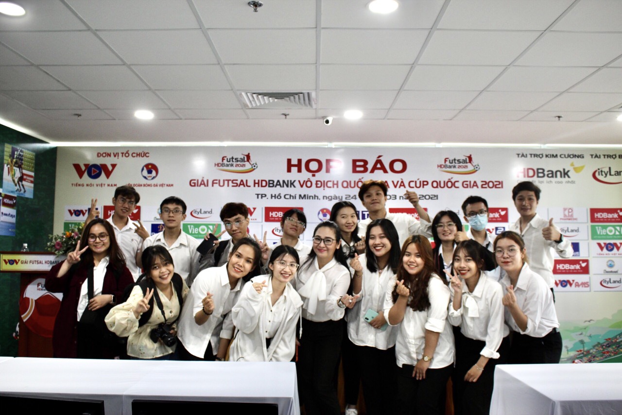 Sinh viên Khoa Truyền thông với buổi học thực tế tại VOV