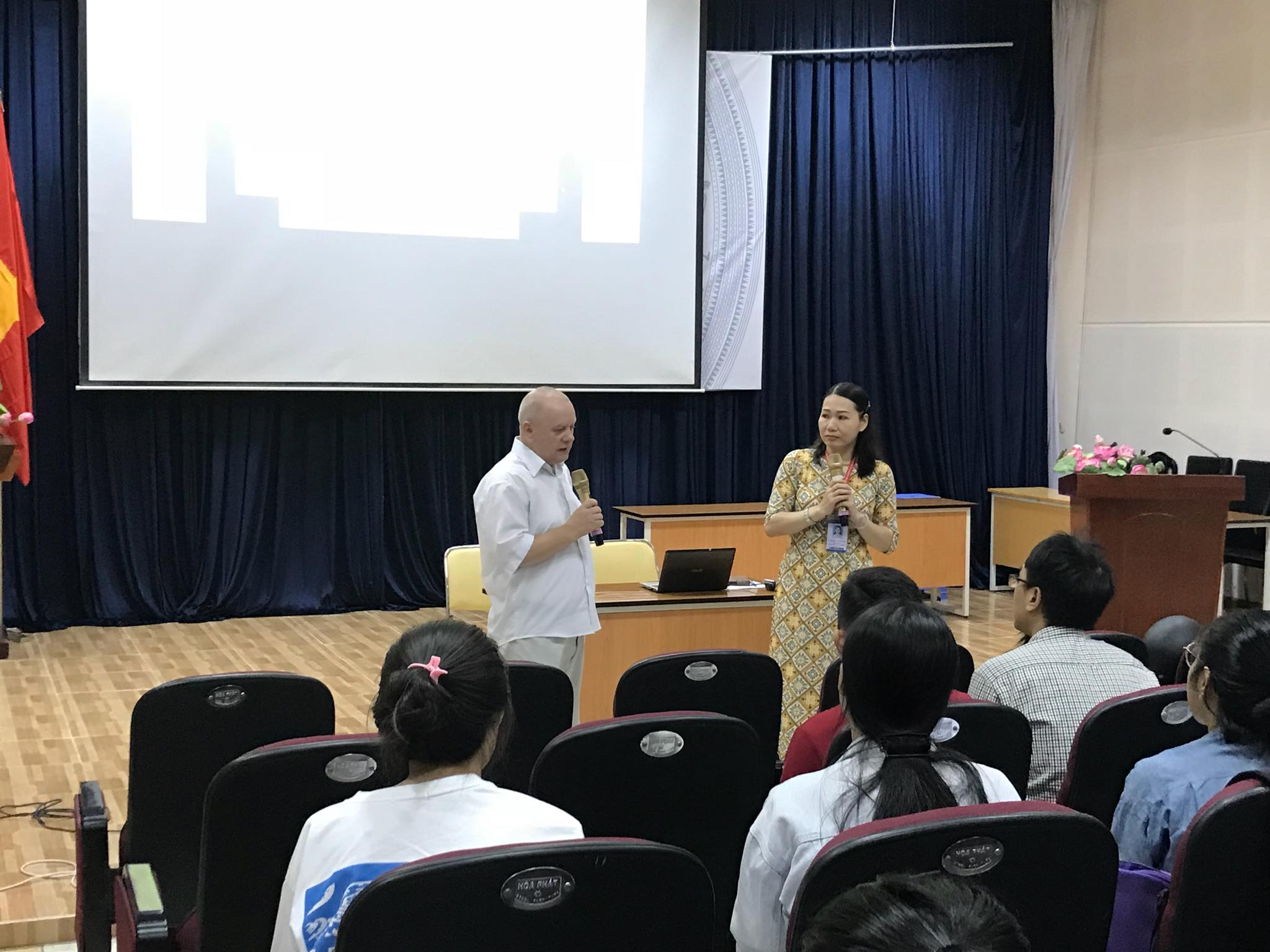 KHAI GIẢNG LỚP HỌC TRUYỀN THÔNG VÀ NGHIÊN CỨU VĂN HÓA VỚI GIẢNG VIÊN BA LAN