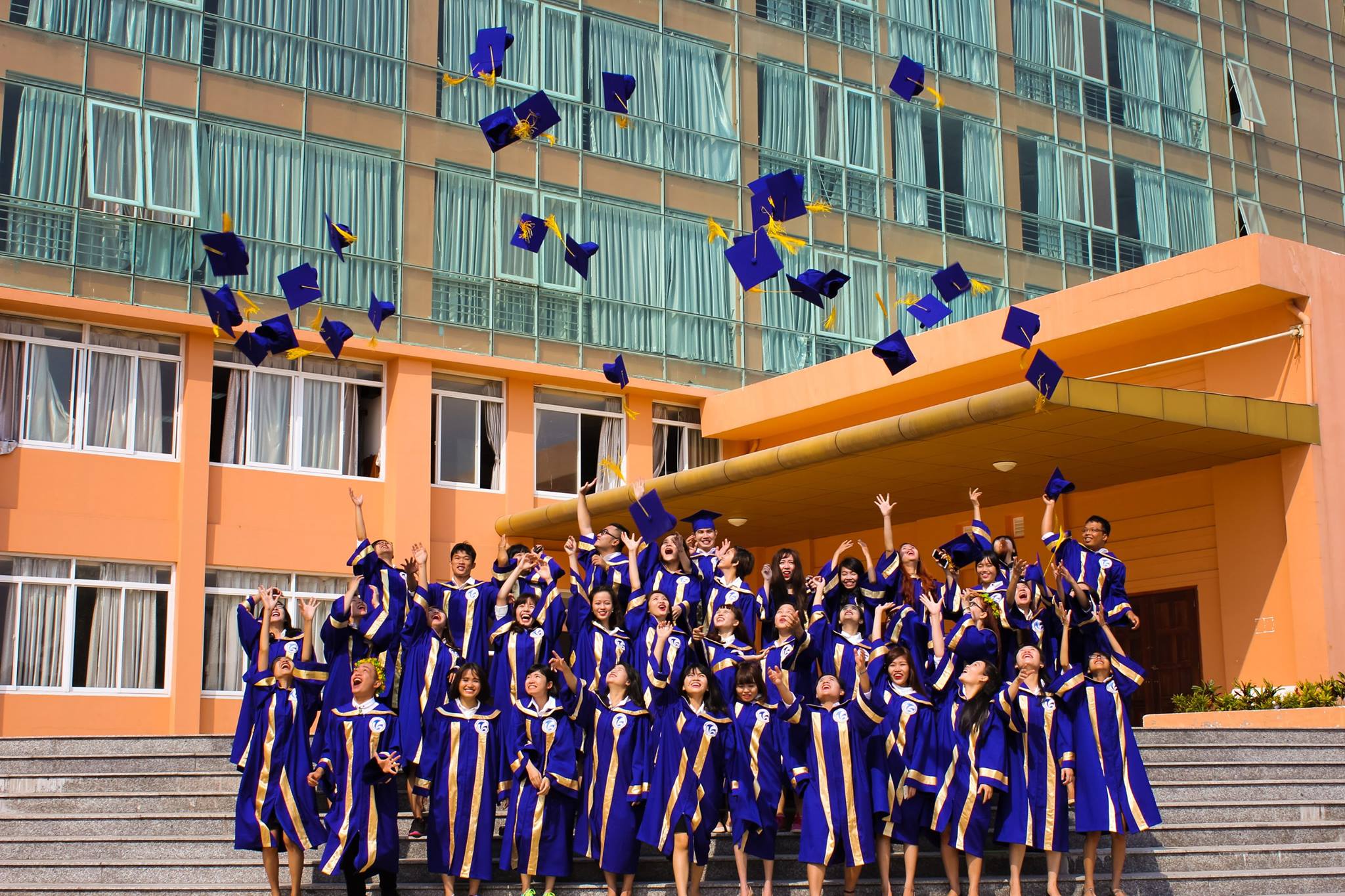 NHỮNG HẠT MẦM ĐẦU TIÊN CỦA KHOA TRUYỀN THÔNG