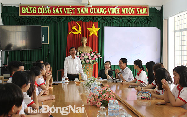 Sinh viên Trường đại học Văn hóa TP. Hồ Chí Minh tham quan thực tế tại Báo Đồng Nai