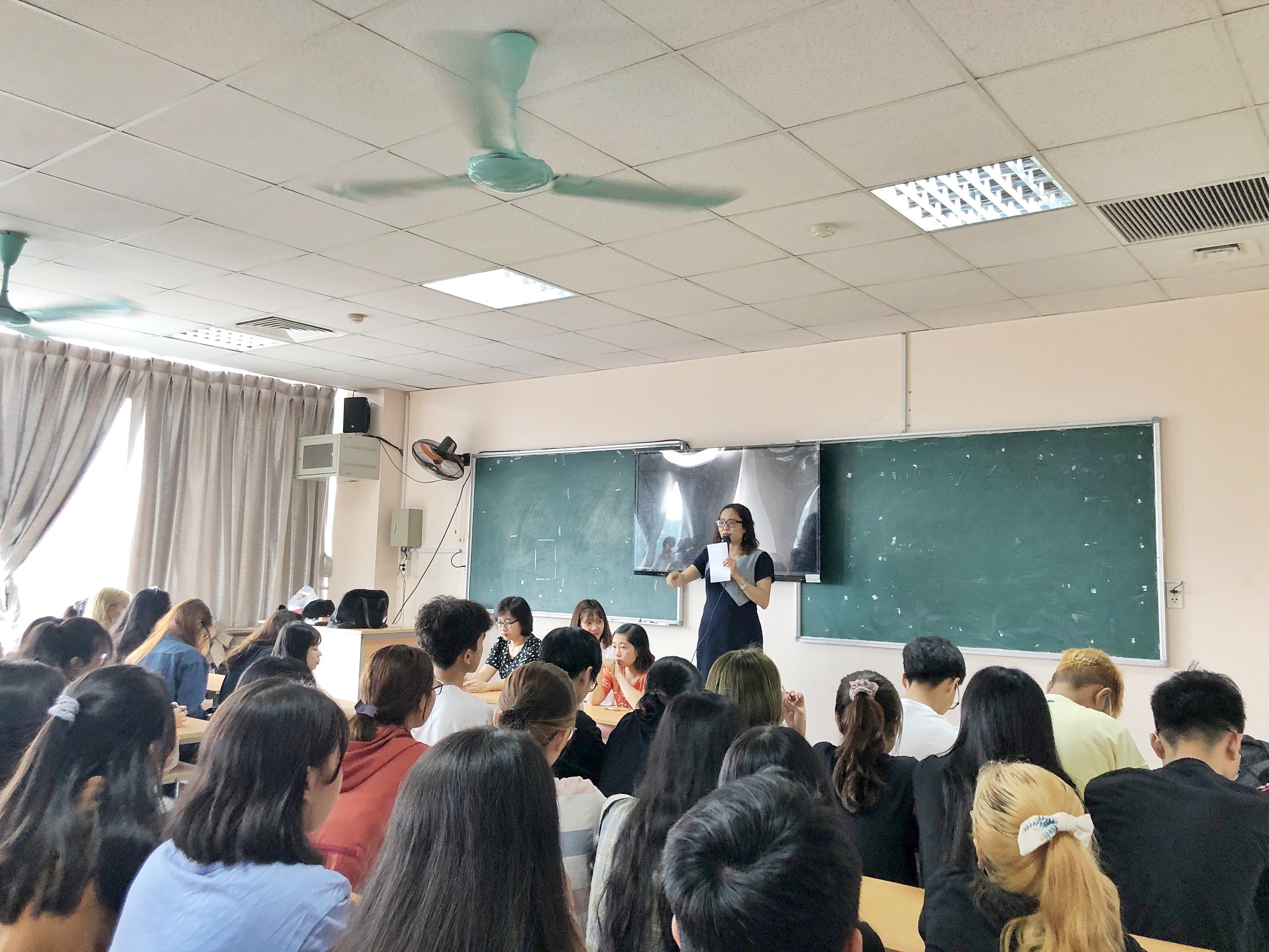 KHOA TRUYỀN THÔNG SINH HOẠT ĐẦU KHÓA